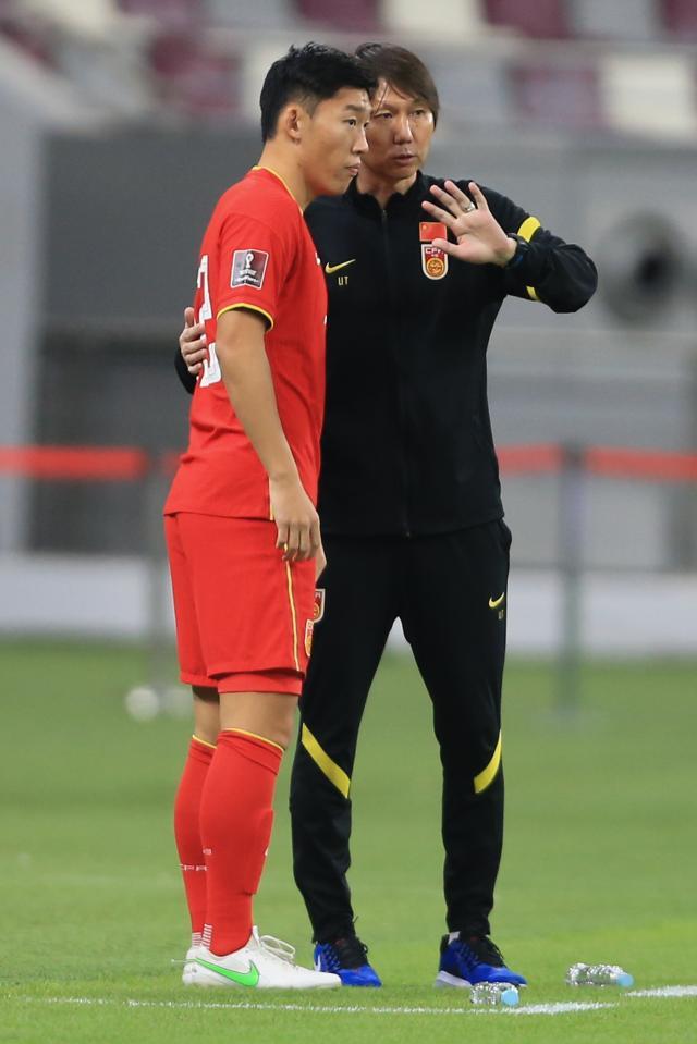 沙巴体育官网入口-犯错梅开二度！国足21岁中卫学费要交到何时？