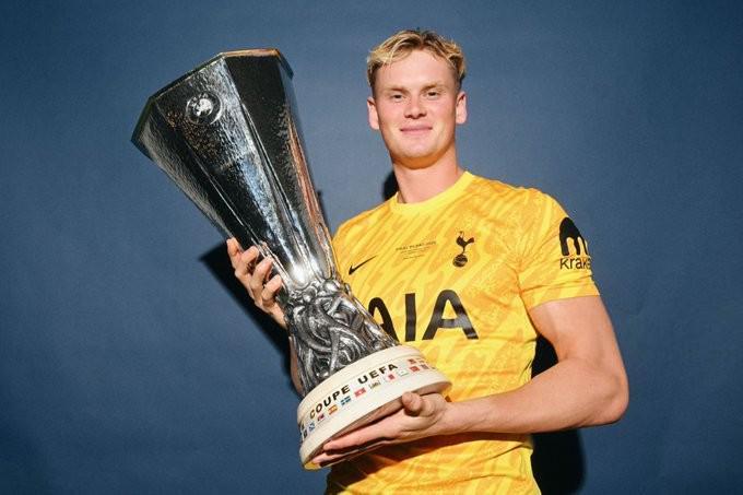 沙巴体育官方-莫雷托：西汉姆联即将租借热刺门将金斯基，含选择买断条款