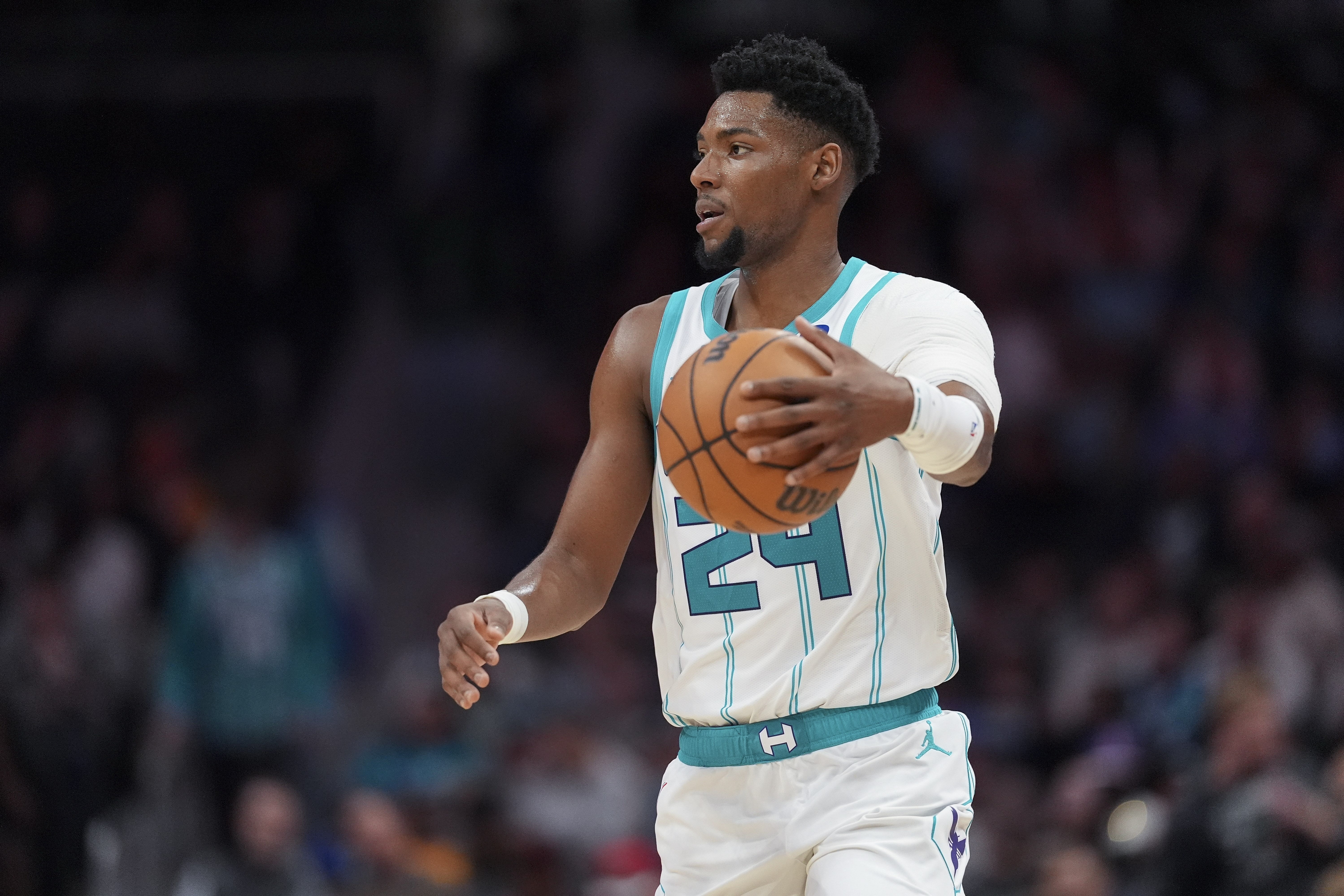 沙巴体育官方-手感好得多攻！布兰登·米勒打满首节 5中5&amp;三分3中3轰下16分！